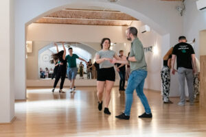 Der Tanzbogen, Wien, Tanzschule